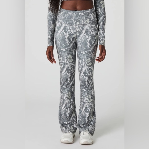 SWS Pants - SWS Athletics Size M, Women's Camouflage Patterned Flared Leg Pants, Stretchy